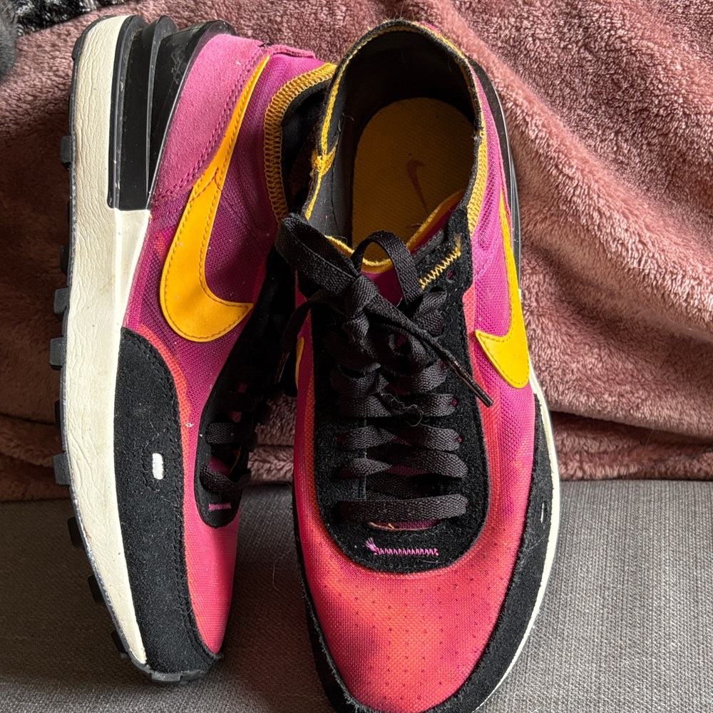 Nike Waffle One Active Women's Sneakers